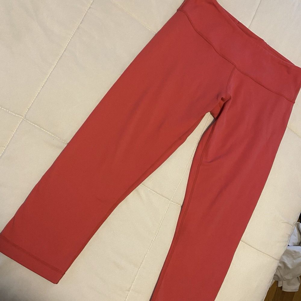 Lululemon Solid Hot Pink Cropped Wunder Under‎ Leggings Size 8 Athletic Active